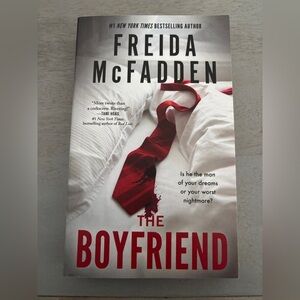 Freida McFadden The Boyfriend Paperback Psychological Thriller